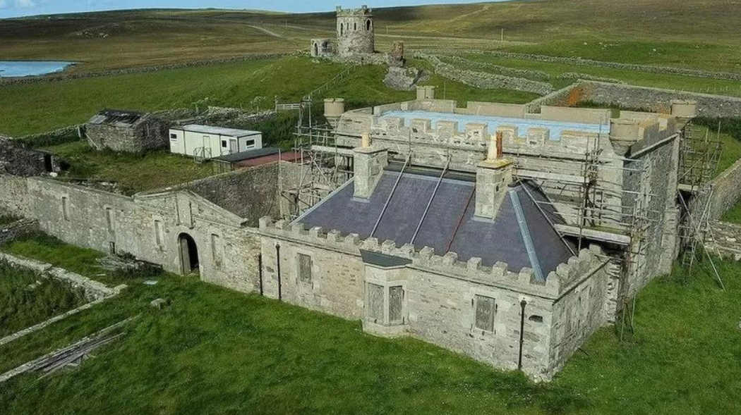 قلعة للبيع في إسكتلندا مقابل 30 ألف جنيه إسترليني فقط.. لكن كم ستبلغ تكلفة ترميمها؟ 