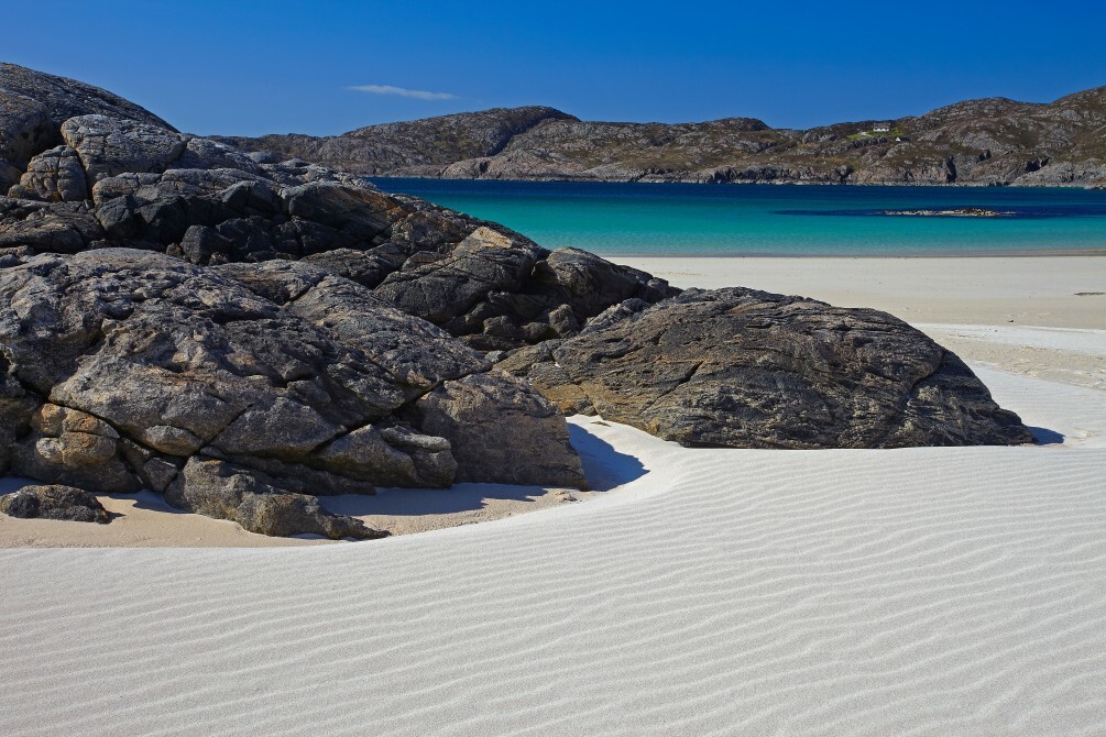 يلقب بالجنة الاستوائية.. واحد من أفضل شواطئ العالم ستجده في اسكتلندا 