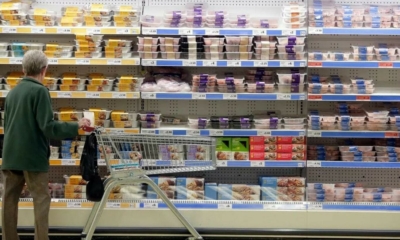 انخفاض تضخم أسعار المواد الغذائية في بريطانيا للشهر الثالث على التوالي 