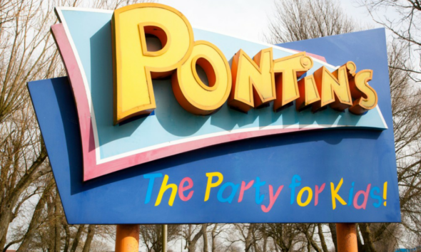 "PONTINS" تقدم عروض للإقامات العائلية خلال عطلة الصيف في بريطانيا 