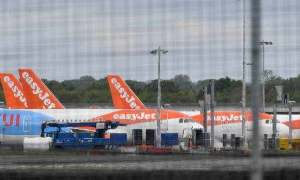 شركة الطيران "EasyJet" تلغي 1700 رحلة صيفية والأسباب!  