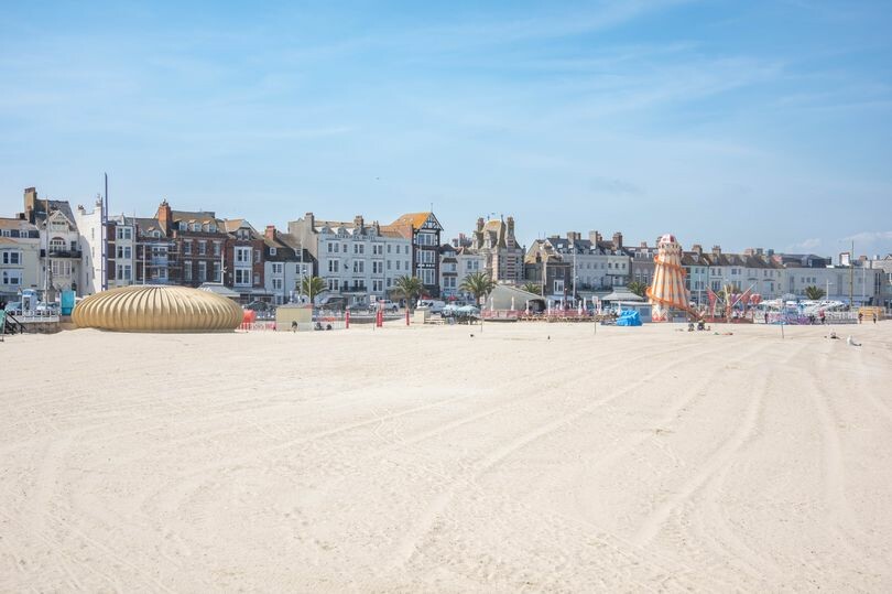شاطئ ويموث يفوز بلقب أفضل شاطئ في المملكة المتحدة لعام 2023 