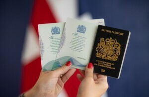 لأول مرة منذ 70 عاماً.. جوازت سفر بريطانية تحمل لقب "جلالة الملك" 