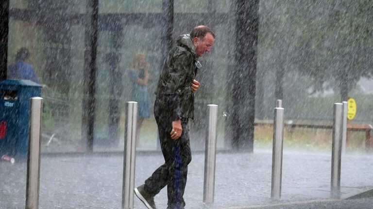 الطقس في بريطانيا: أمطار عزيرة في شمال إنجلترا وويلز اليوم 