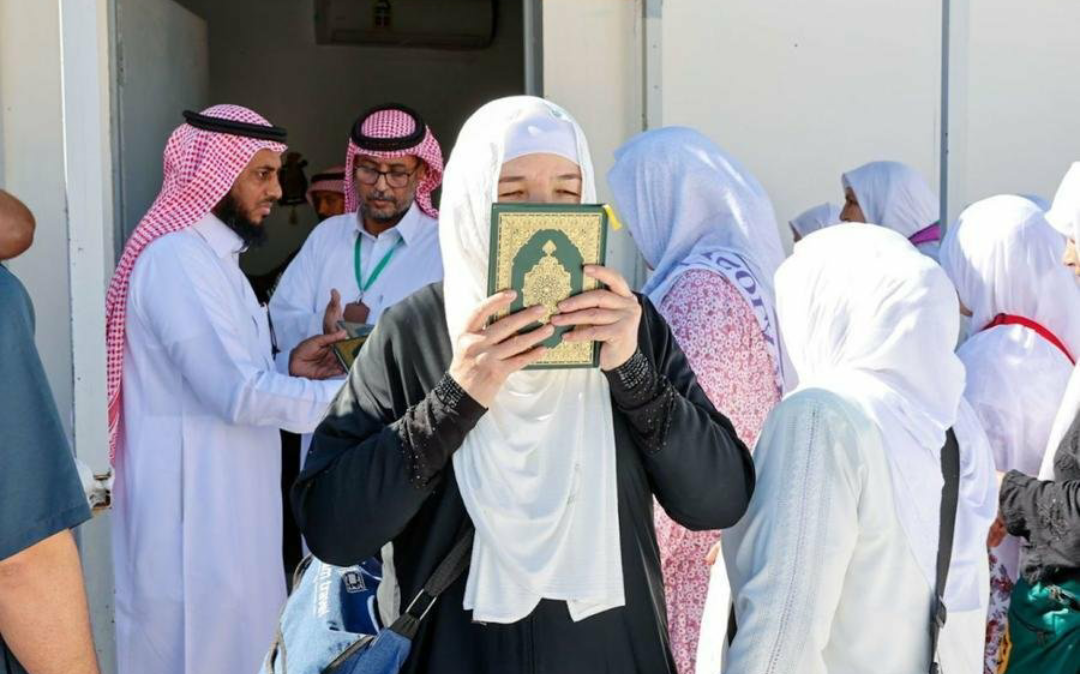 توزيع مليوني نسخة من القرآن الكريم على الحجاج المغادرين من المملكة العربية السعودية 