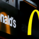 مطاعم "ماكدونالدز" في بريطانيا تقدم وجبات مجانية ضمن برنامج مكآفاتها 