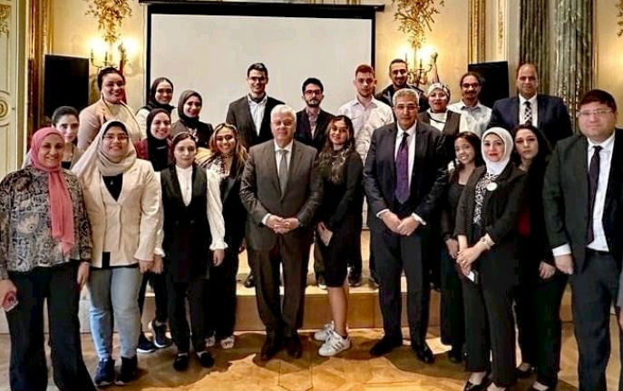 وزير التعليم العالي المصري يلتقي طلاب الجامعة البريطانية في مصر خلال زيارته لندن 