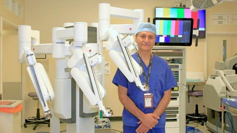 روبوت ينفذ عمليات جراحية في بريطانيا 