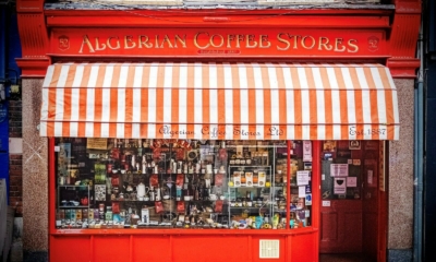 Algerian coffee stores.. حيث تعبق القهوة من أحد أشهر متاجر لندن منذ أكثر من 100 عام! 