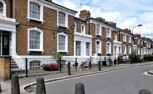 أسعار المنازل في بريطانيا تنخفض بأكبر قدر منذ 2009 