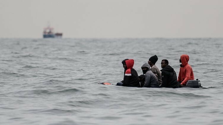 بريطانيا تشدد الإجراءات ضد المهاجرين غير الشرعيين وتوقع اتفاقية مع تركيا 