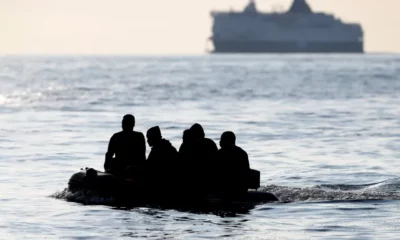 ستة قتلى وعشرات المفقودين بعد غرق قارب يحمل مهاجرين في القناة الإنجليزية 