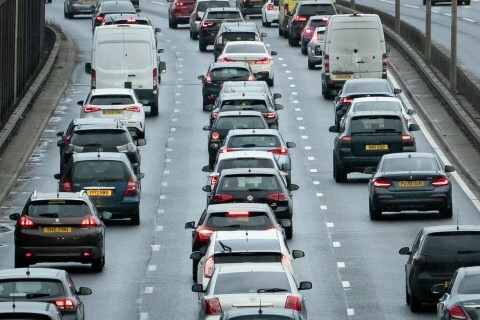 وكالة ترخيص القيادة تكشف عن تغييرات جديدة للسائقين في بريطانيا 