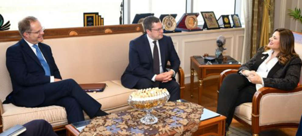 وزير الهجرة البريطاني يلتقي وزيرة الدولة للهجرة وشؤون المصريين بالخارج دعماً للجالية المصرية 