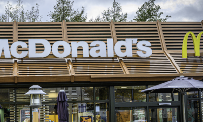 مطاعم "ماكدونالدز" تخفض أسعار الوجبات المفضلة للزبائن في بريطانيا  