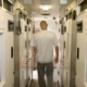 إجبار السجناء في بريطانيا على ارتداء أجهزة تتبع تراقب تحركاتهم بعد خروجهم من السجن 