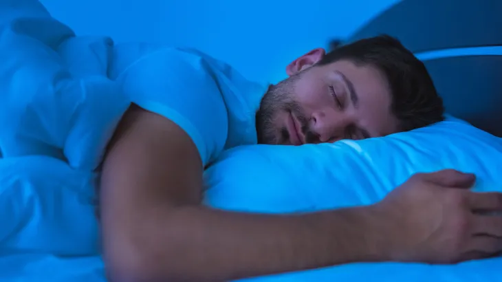 71% من الرجال في بريطانيا يعانون من صعوبة في النوم طوال الليل 