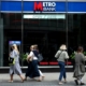 البنوك البريطانية تعيد الموظفين إلى العمل من المكاتب بشروط أكثر صرامة 