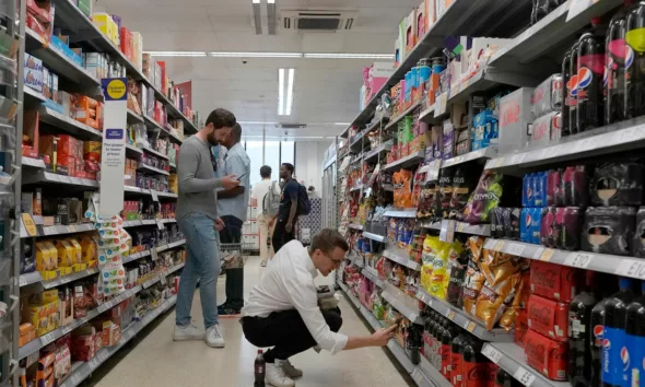 أسعار المواد الغذائية تنخفض مجدداً في بريطانيا 