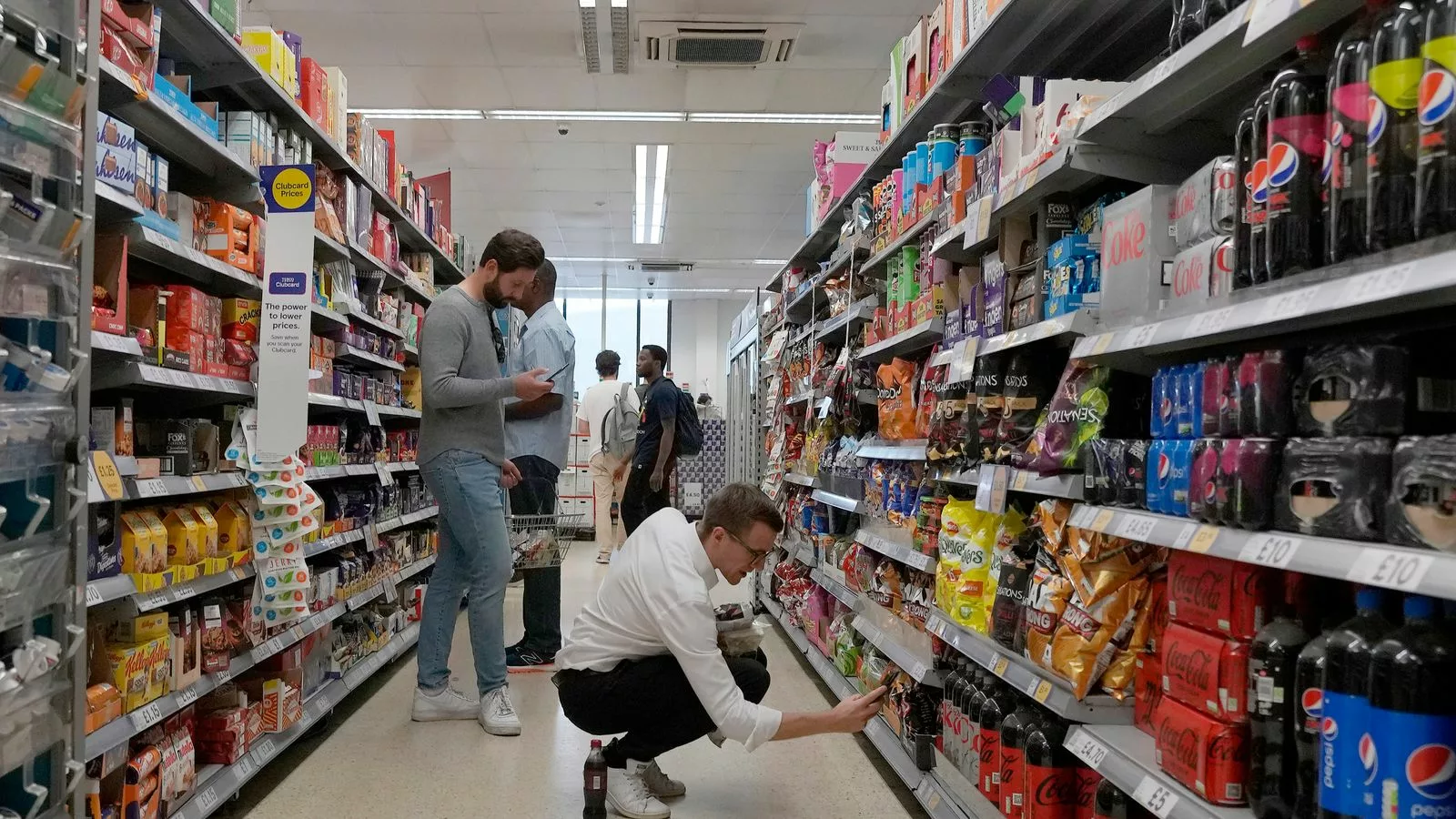 أسعار المواد الغذائية تنخفض مجدداً في بريطانيا 