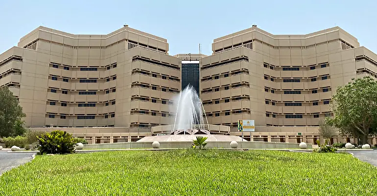 جامعة الملك عبد العزيز: وجهة تعليمية رائدة في المملكة العربية السعودية 