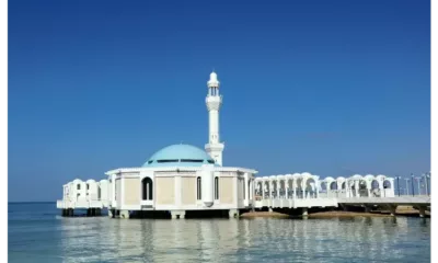 جدة: مسجد الرحمة العائم.. تحفة معمارية فريدة فوق مياه البحر الأحمر 