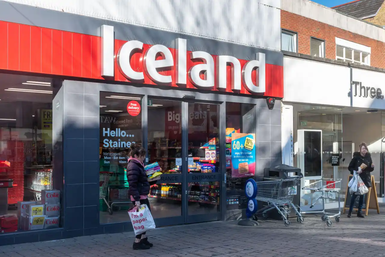 بريطانيا: أيسلندا تخطط لإغلاق بعض متاجرها في الفترة المقبلة 
