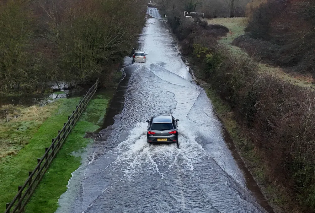 بريطانيا: الأرصاد الجوية تحذر من الأمطار والفيضانات 
