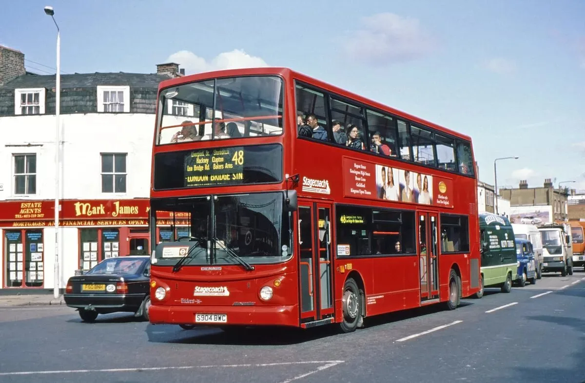 خطط إنشاء مستودع للحافلات الكهربائية يثير مخاوف سكان إدجوير شمال لندن 