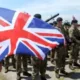 الجيش البريطاني يسعى لزيادة تمثيل الأقليات وسط جدل حول التفتيشات الأمنية 
