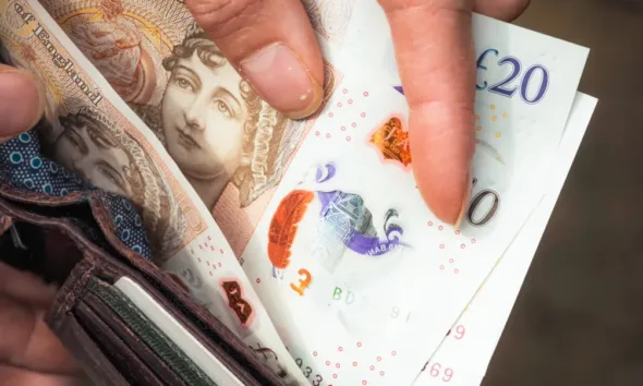 هل ستتوقف معونات تكلفة المعيشة للأسر البريطانية منخفضة الدخل بعد فبراير؟ 