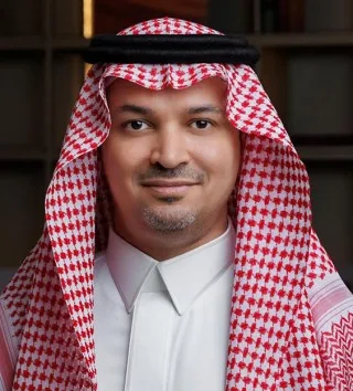 من هو الروائي والكاتب السعودي محمد حسن علوان؟ 