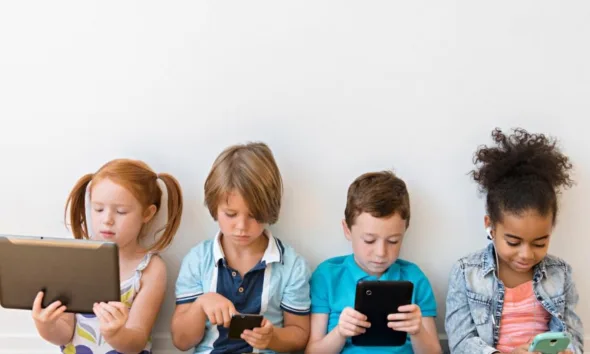 حماية أطفالك في عالم الإنترنت: 9 نصائح أساسية لا غنى عنها! 