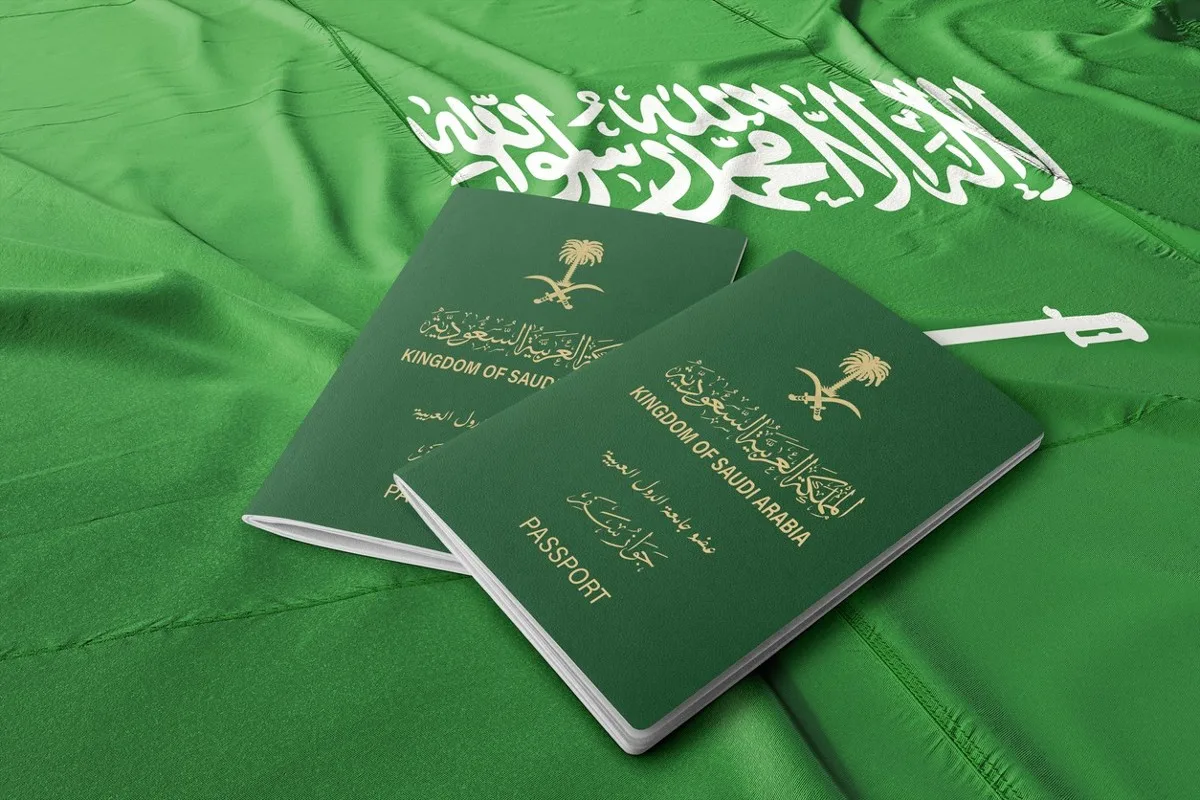 السعودية تُطلق تأشيرة العمل بدون كفيل: تعرف على الشروط وخطوات التقديم 