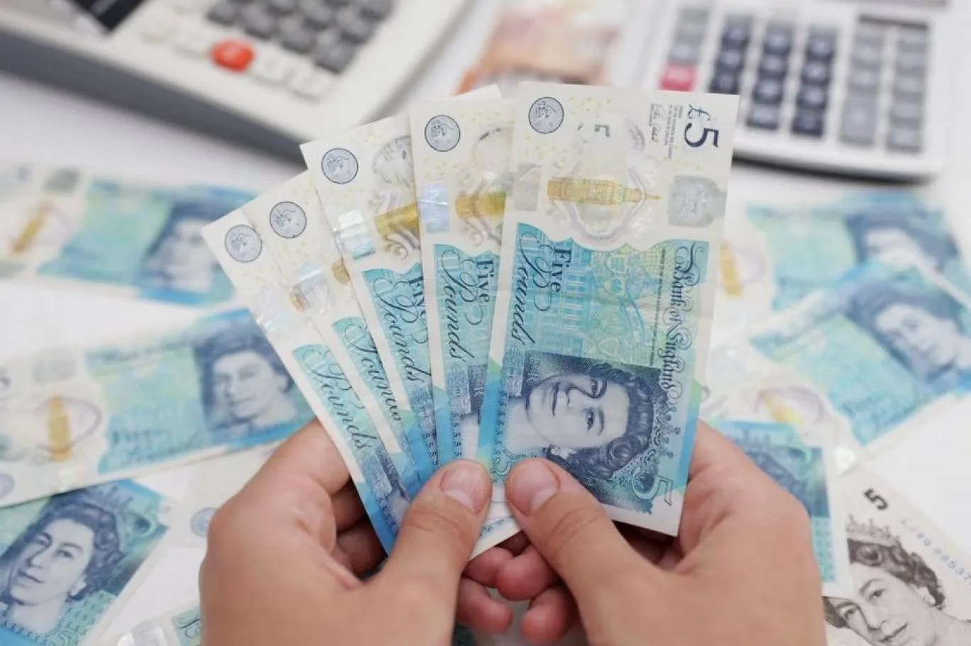 بريطانيا: صندوق دعم الأسرة يقدم دفعة نقدية مجانية بقيمة 145 جنيه إسترليني 