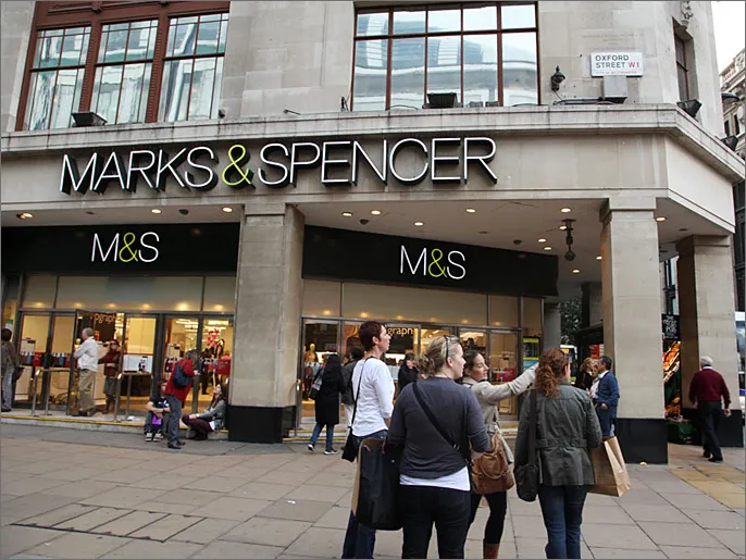 "ماركس آند سبنسر" تعلن عن إغلاق المزيد من متاجرها في بريطانيا 