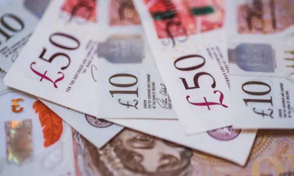 بريطانيا: منح نقدية تصل قيمتها إلى 2000 جنيه إسترليني.. إليك التفاصيل 