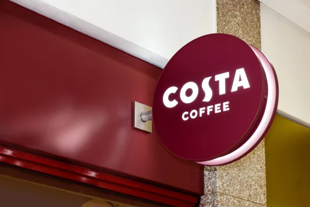 غضب عارم في بريطانيا بعد رفع (Costa) أسعار القهوة في المستشفيات! 