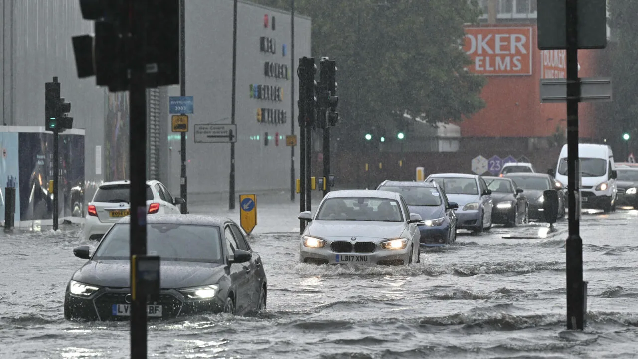 احذروا من الفيضانات! أمطار غزيرة تغرق المملكة المتحدة 