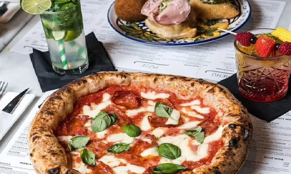 وداعًا للرحلات إلى إيطاليا: مطعم غربي لندن يُقدم أفضل بيتزا في أوروبا! 