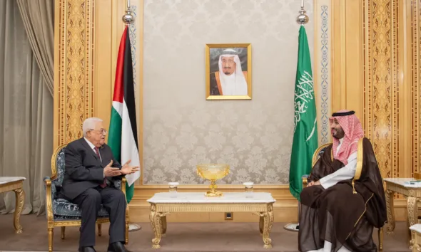 الأمير محمد بن سلمان للرئيس الفلسطيني: نحن معكم والعالم معكم ولن نترككم 