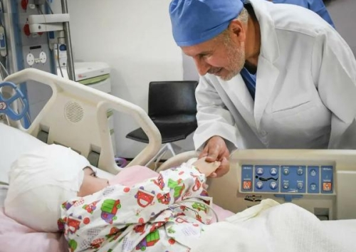 الدكتور عبدالله الربيعة: رمز للتميز والإنجاز في جراحة الأطفال 