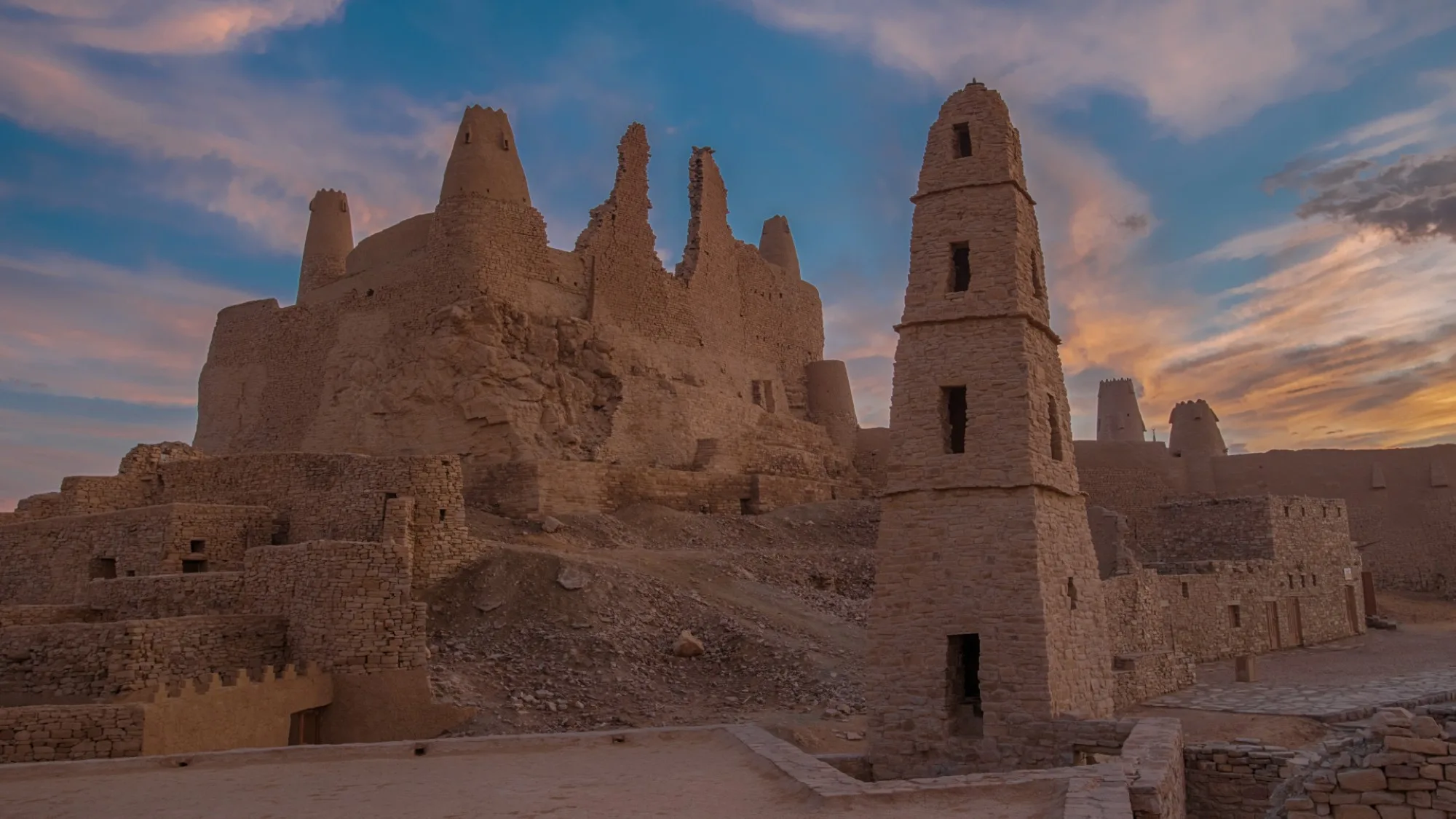 قلعة مارد: صرح شامخ يحكي حكاية حضارة عريقة في قلب المملكة العربية السعودية 