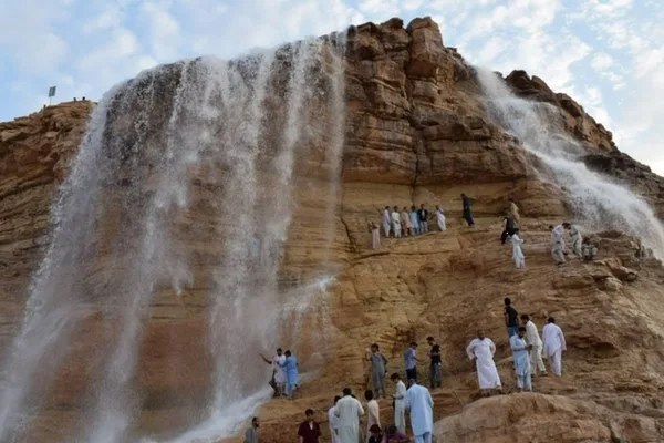 وادي نمار الرياض: منتزه شامل يجمع الطبيعة الخلابة والأنشطة الرياضية والترفيهية 