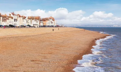 تعرف على ديل: مدينة ساحلية بريطانية تجمع بين سحر الماضي وجمال الحاضر! 