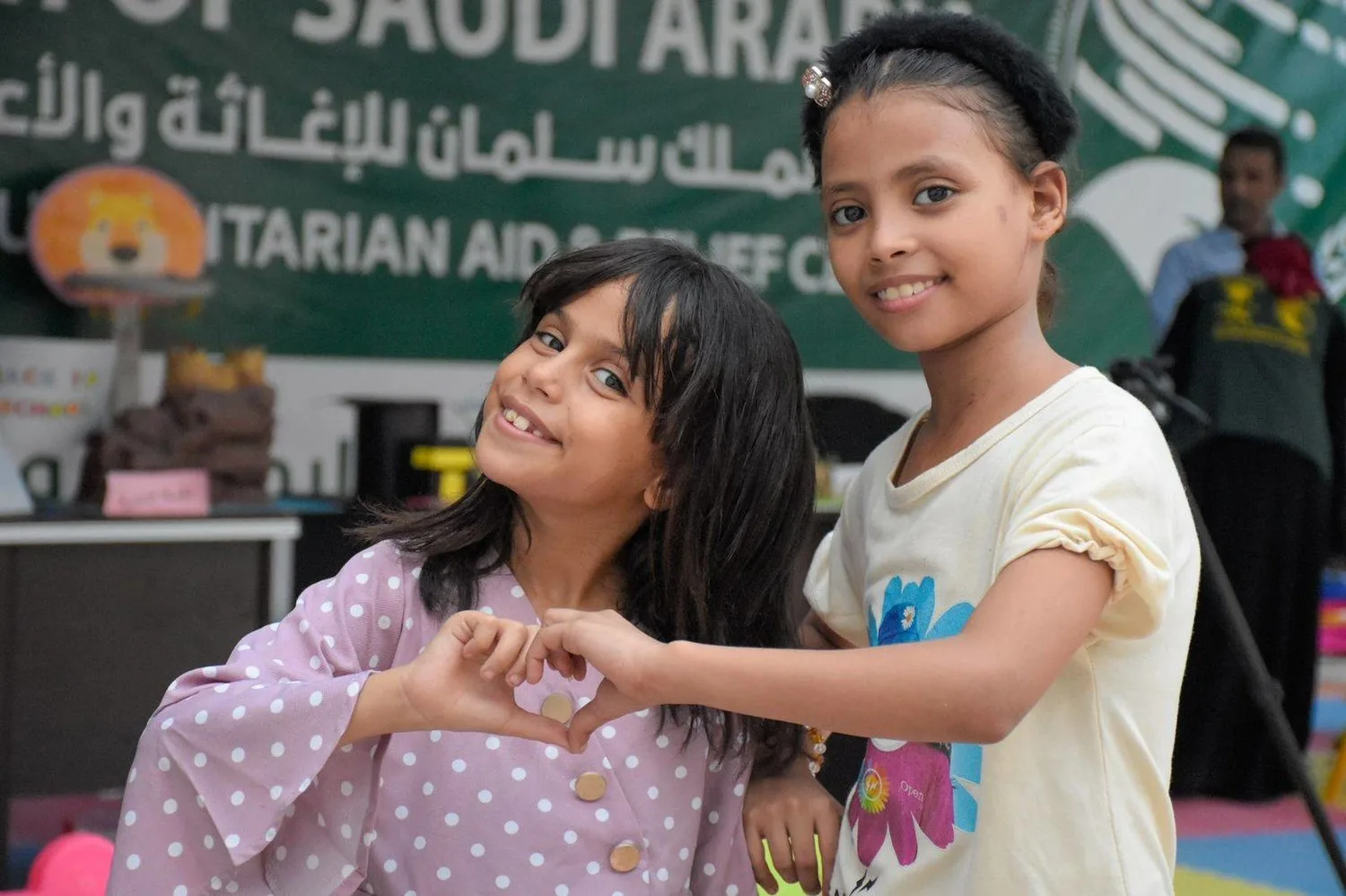 مركز الملك سلمان للإغاثة ينشر البهجة في العيد بتوزيع الأضاحي والمساعدات الغذائية في 3 دول 