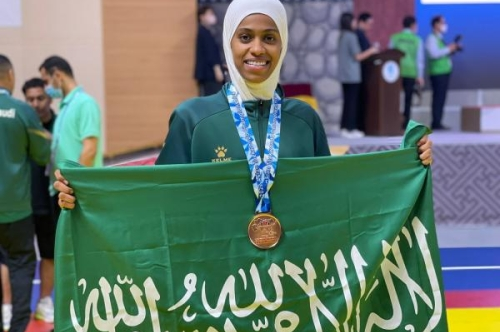 دنيا أبو طالب أول رياضية سعودية تتأهل إلى أولمبياد باريس في رياضة التايكواندو 