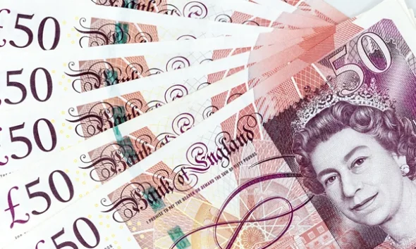 هل تواجه صعوبة في إيداع أموالك؟ كل ما تحتاج معرفته عن قيود الإيداع النقدي في المملكة المتحدة 