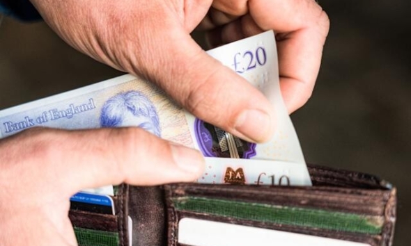 مواعيد صرف الإعانات الحكومية في بريطانيا خلال عطلة مايو 2025: دليلك الشامل  