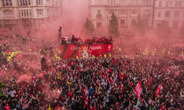 نادي ليفربول يتعرض لمأساة كروية بعد دهس مشجعين له وسط الاحتفالات نادي ليفربول يتعرض لمأساة كروية بعد دهس مشجعين له وسط الاحتفالات